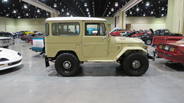 2nd Image of a 1982 TOYOTA LAND CRUISER