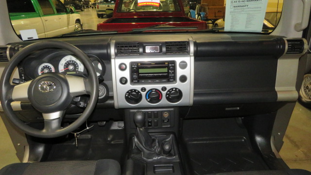 4th Image of a 2007 TOYOTA FJ CRUISER S