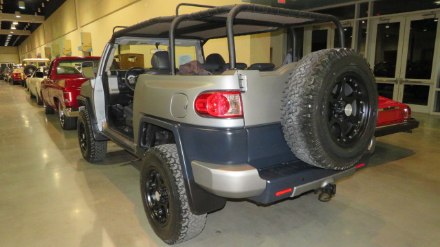 11th Image of a 2007 TOYOTA FJ CRUISER S