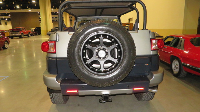 12th Image of a 2007 TOYOTA FJ CRUISER S