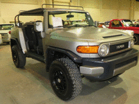 Image 2 of 14 of a 2007 TOYOTA FJ CRUISER S