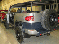 Image 12 of 14 of a 2007 TOYOTA FJ CRUISER S