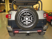 Image 13 of 14 of a 2007 TOYOTA FJ CRUISER S