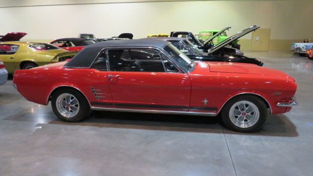 2nd Image of a 1966 FORD MUSTANG