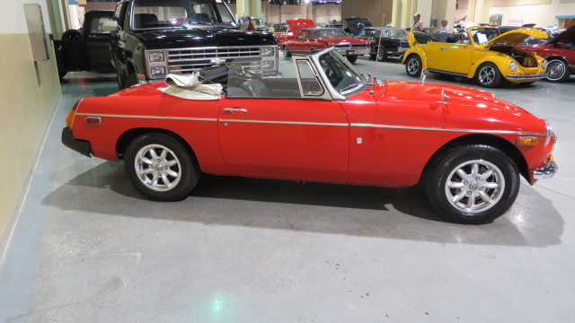 2nd Image of a 1974 MG MGB