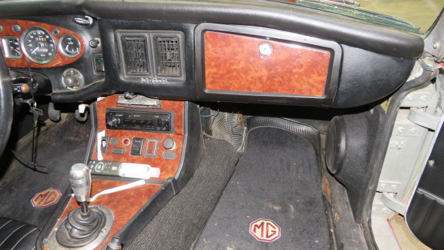 7th Image of a 1974 MG MGB