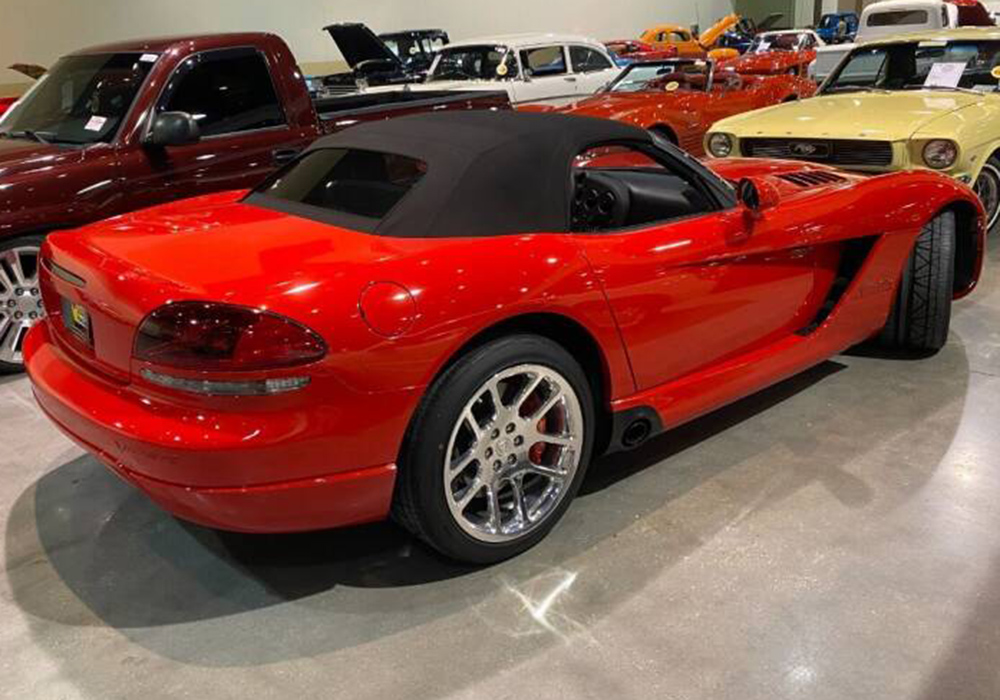 2nd Image of a 2004 DODGE VIPER SRT-10