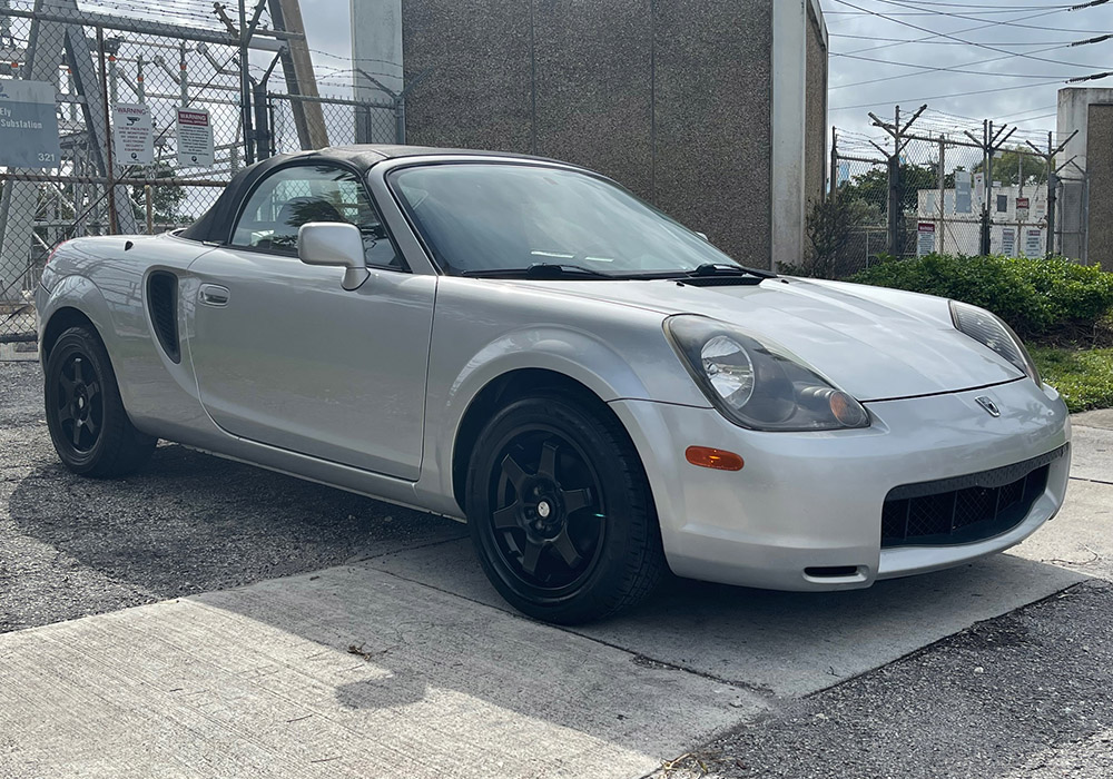 1st Image of a 2002 TOYOTA MR2 SPYDER