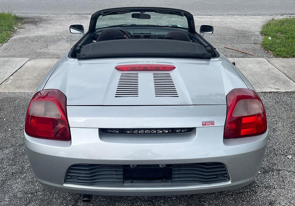 10th Image of a 2002 TOYOTA MR2 SPYDER