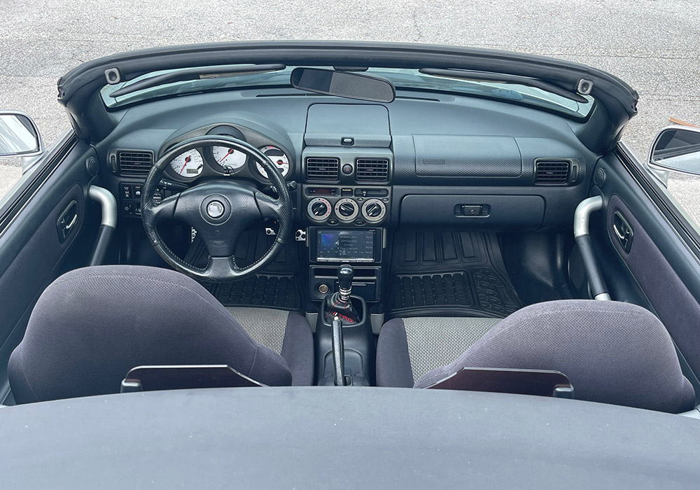 14th Image of a 2002 TOYOTA MR2 SPYDER