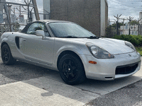 Image 2 of 34 of a 2002 TOYOTA MR2 SPYDER