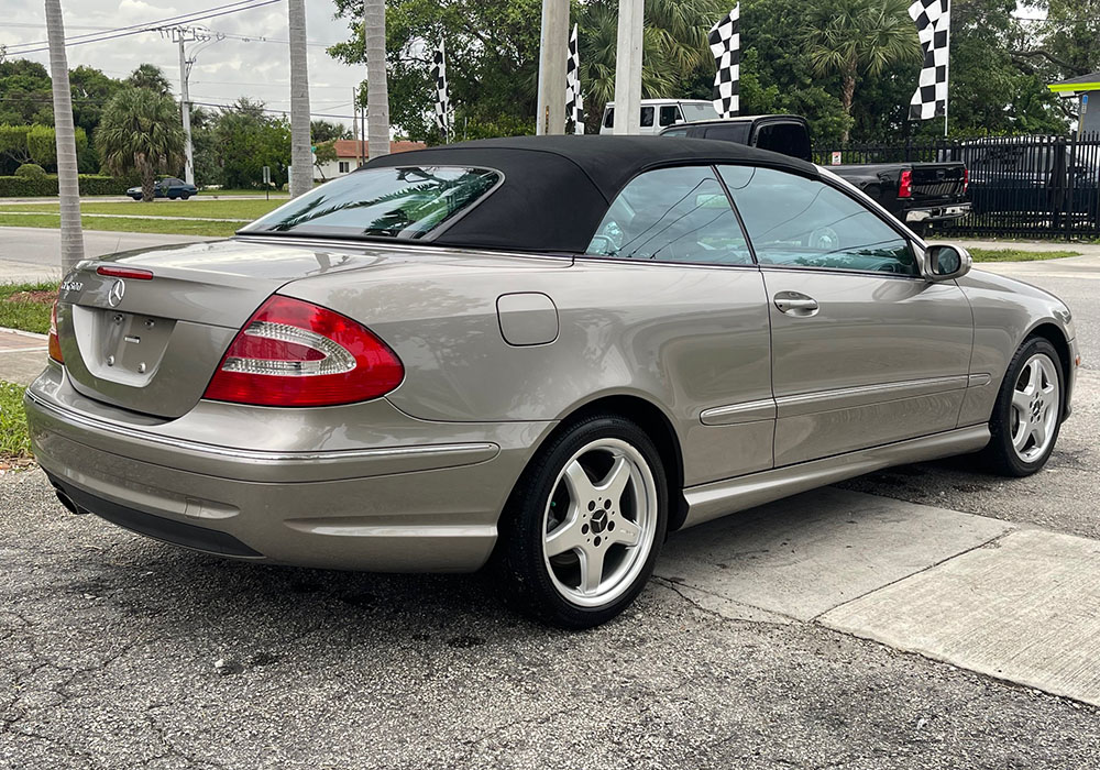 4th Image of a 2004 MERCEDES-BENZ CLK-CLASS CLK500