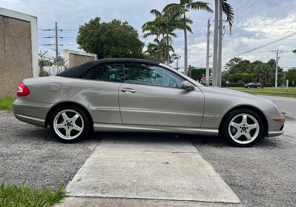 12th Image of a 2004 MERCEDES-BENZ CLK-CLASS CLK500