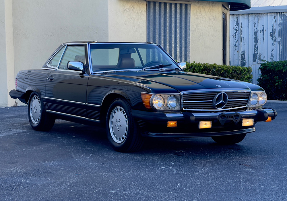 2nd Image of a 1987 MERCEDES-BENZ 560SL