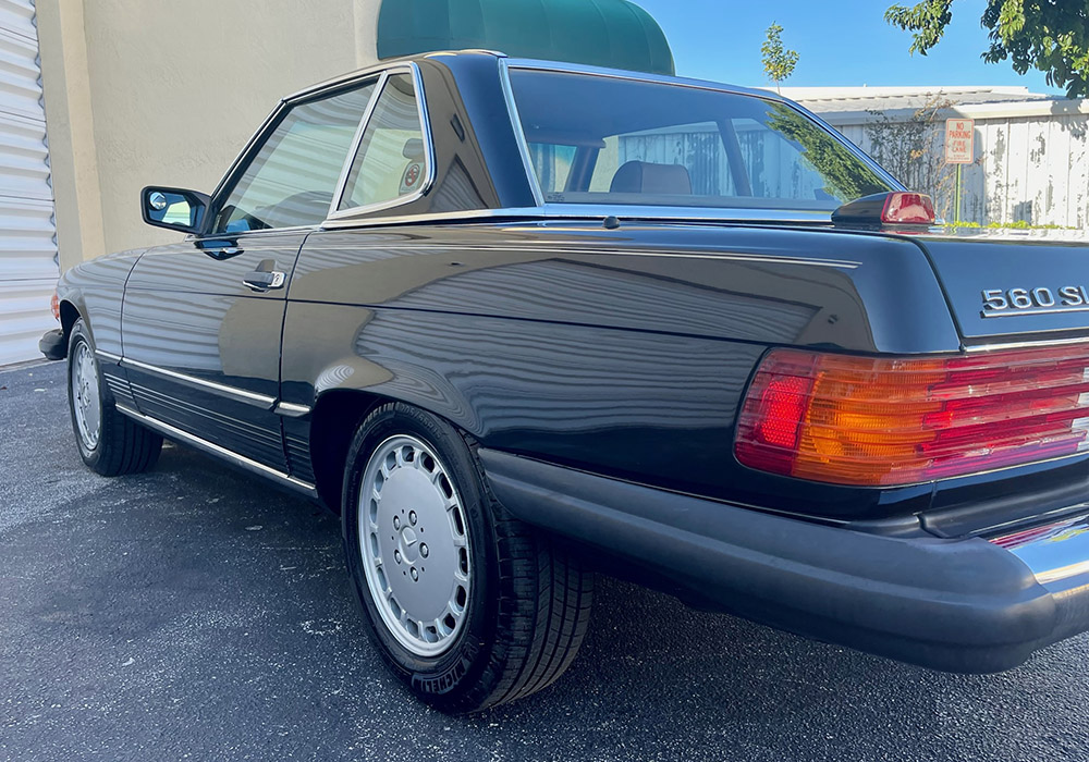 14th Image of a 1987 MERCEDES-BENZ 560SL