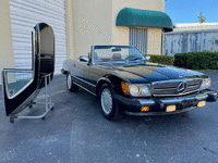 Image 2 of 56 of a 1987 MERCEDES-BENZ 560SL