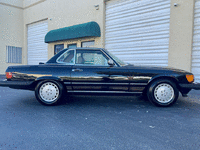 Image 8 of 56 of a 1987 MERCEDES-BENZ 560SL