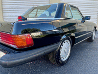 Image 17 of 56 of a 1987 MERCEDES-BENZ 560SL