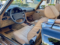 Image 24 of 56 of a 1987 MERCEDES-BENZ 560SL