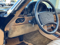 Image 25 of 56 of a 1987 MERCEDES-BENZ 560SL