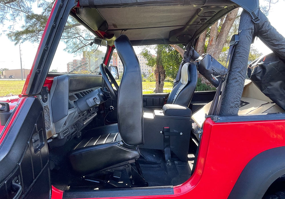 7th Image of a 1990 JEEP WRANGLER
