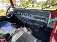 Image 11 of 30 of a 1990 JEEP WRANGLER