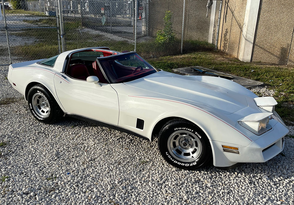 2nd Image of a 1980 CHEVROLET CORVETTE