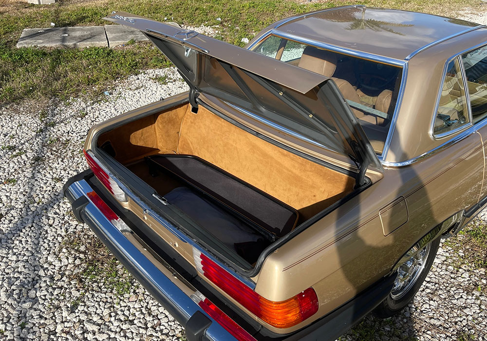 12th Image of a 1985 MERCEDES-BENZ 380 380SL