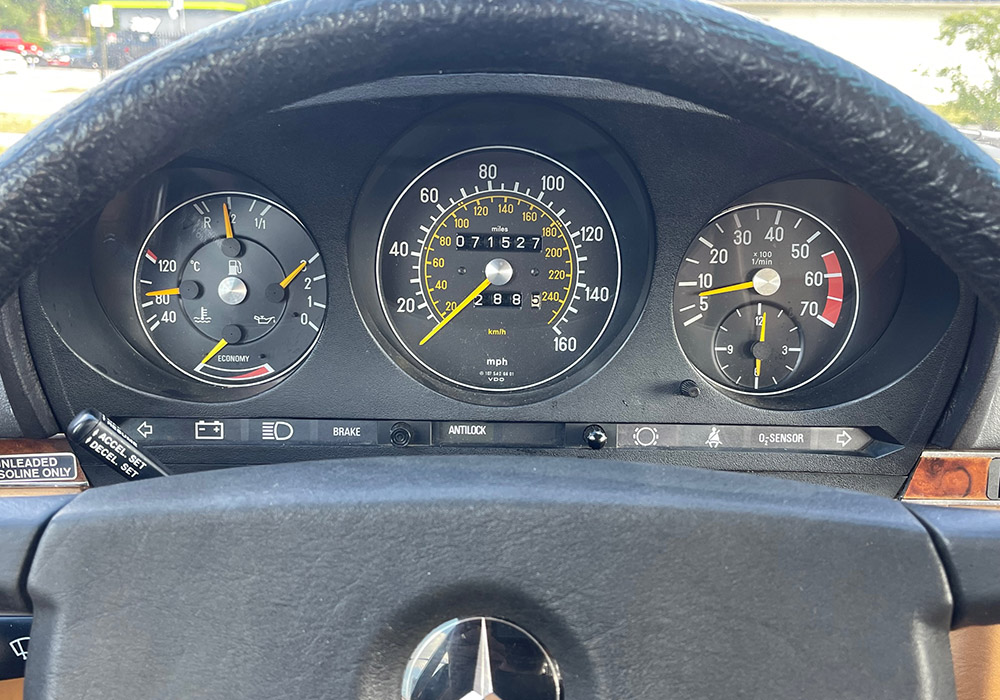 18th Image of a 1985 MERCEDES-BENZ 380 380SL