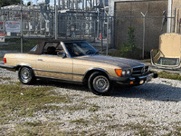 Image 7 of 39 of a 1985 MERCEDES-BENZ 380 380SL