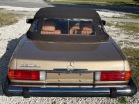 Image 10 of 39 of a 1985 MERCEDES-BENZ 380 380SL