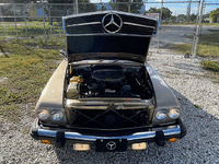 Image 37 of 39 of a 1985 MERCEDES-BENZ 380 380SL