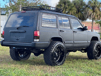 Image 7 of 28 of a 1998 JEEP CHEROKEE LIMITED