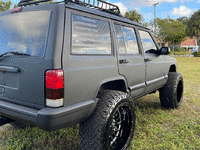 Image 8 of 28 of a 1998 JEEP CHEROKEE LIMITED