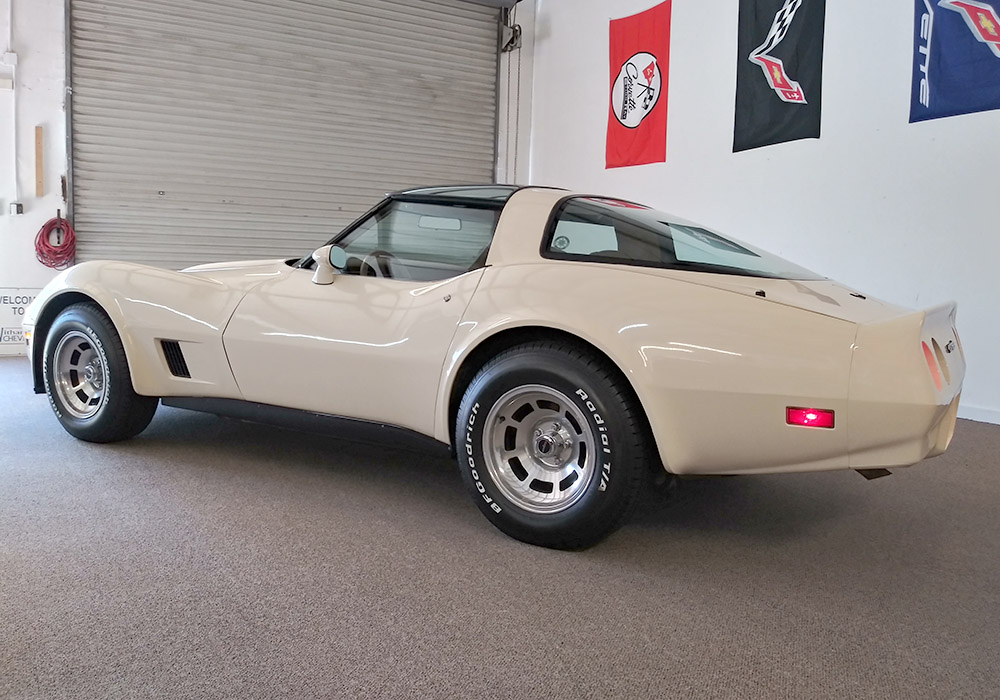 2nd Image of a 1981 CHEVROLET CORVETTE