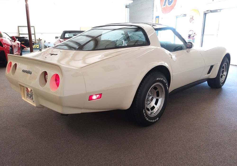 3rd Image of a 1981 CHEVROLET CORVETTE