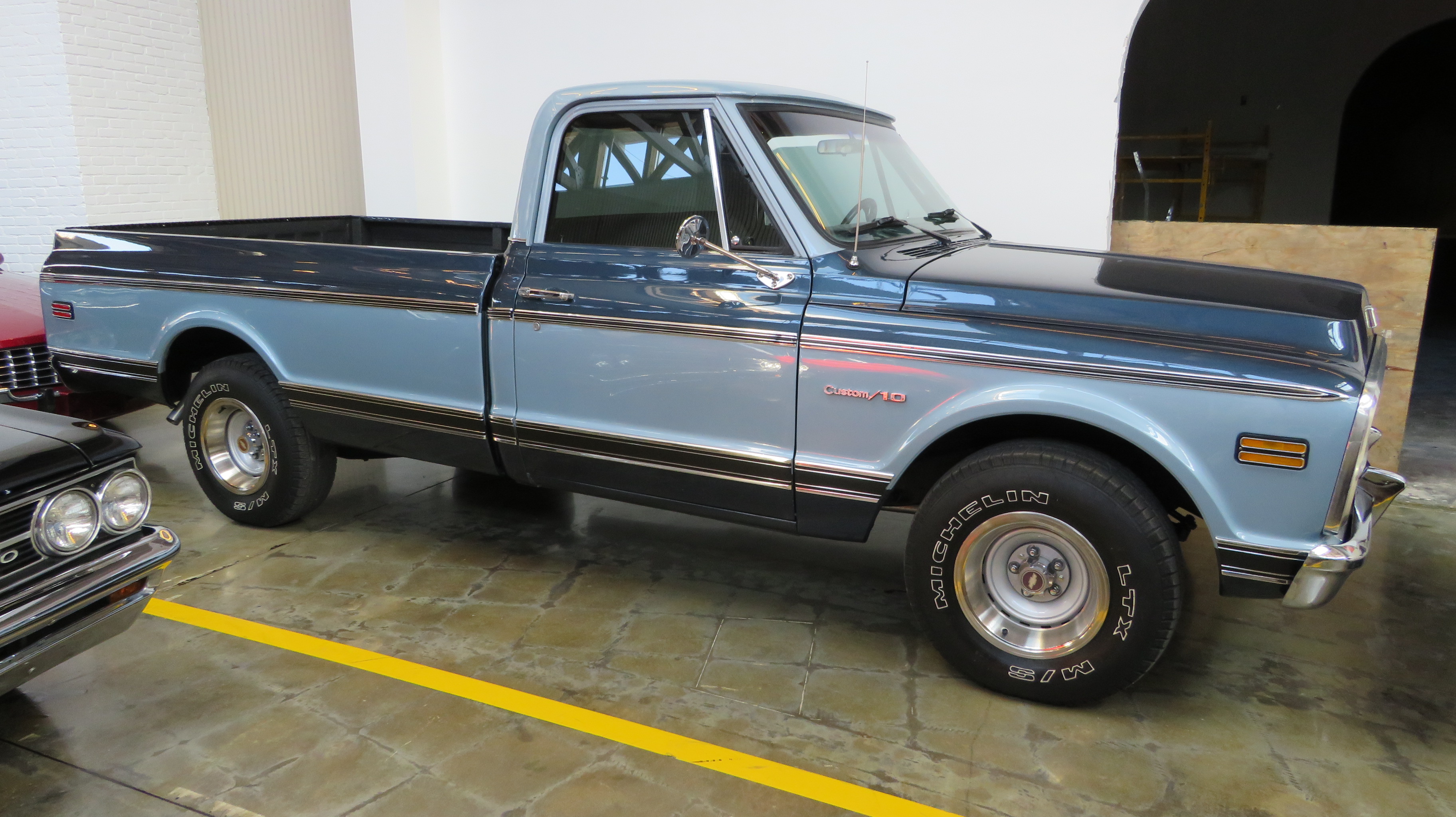 2nd Image of a 1969 CHEVROLET C10