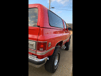 Image 5 of 9 of a 1990 CHEVROLET K5 BLAZER