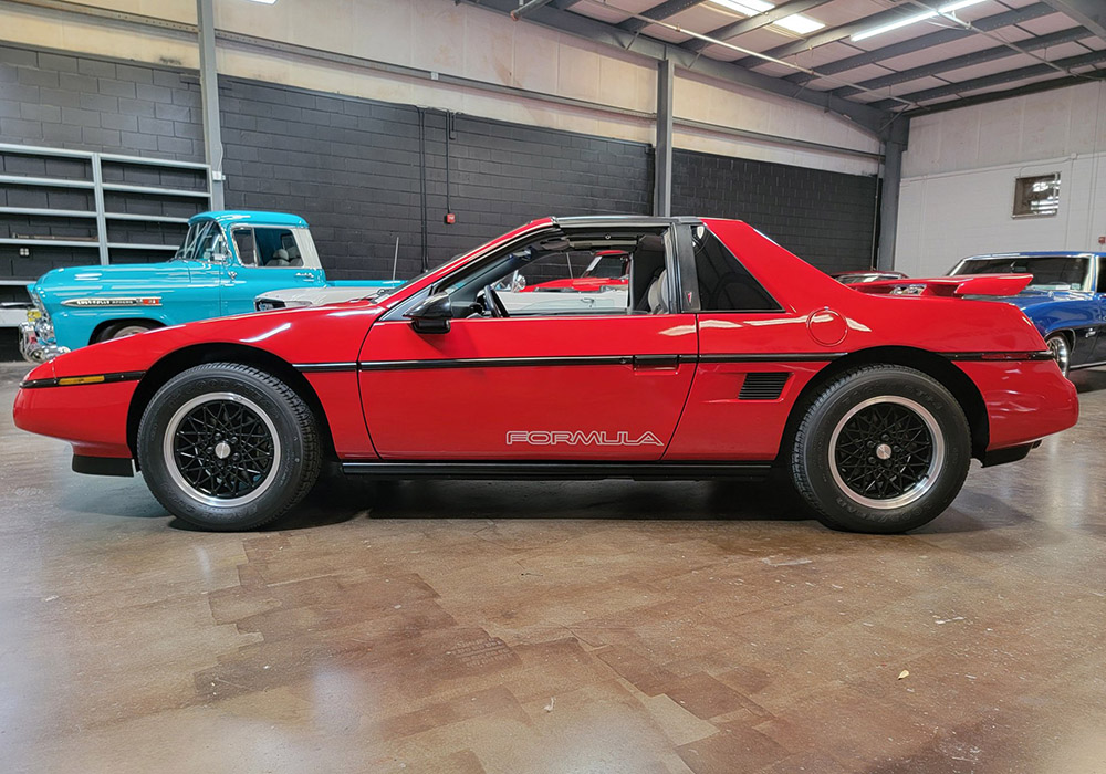 1st Image of a 1988 PONTIAC FIERO