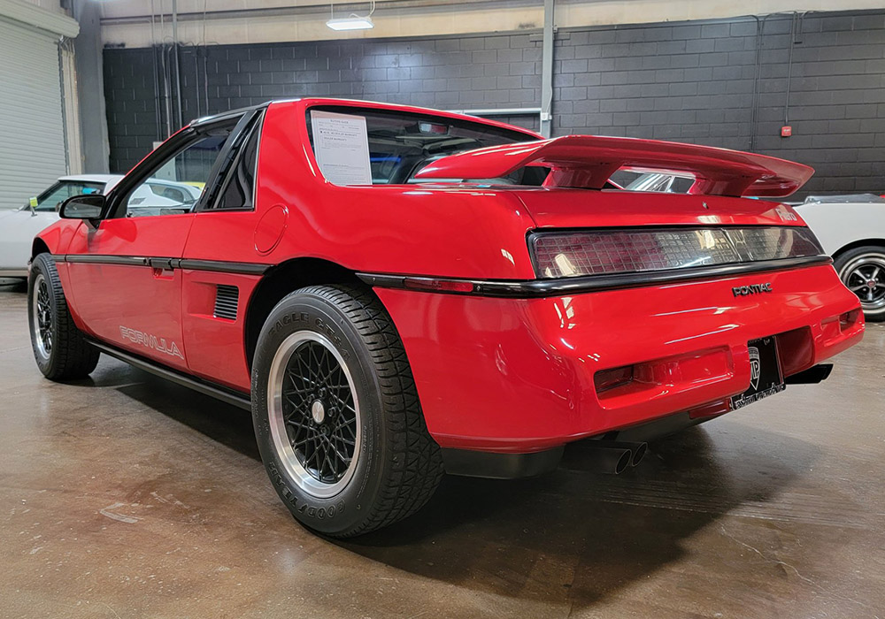 2nd Image of a 1988 PONTIAC FIERO