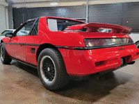 Image 3 of 6 of a 1988 PONTIAC FIERO