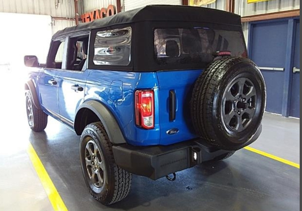 2nd Image of a 2021 FORD BRONCO BIG BEND 4X4