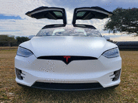 Image 9 of 16 of a 2018 TESLA MODEL X LHD DUAL MOTOR STANDARD