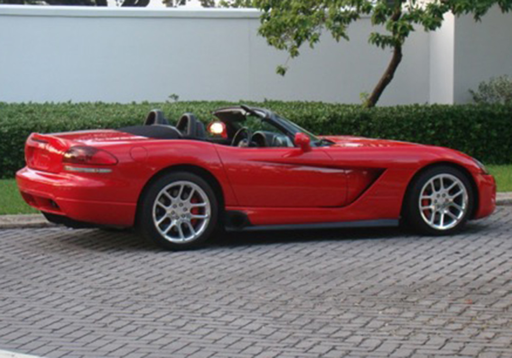 2nd Image of a 2005 DODGE VIPER SRT-10