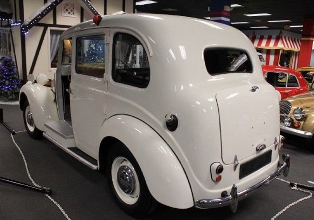 3rd Image of a 1949 AUSTIN FX3