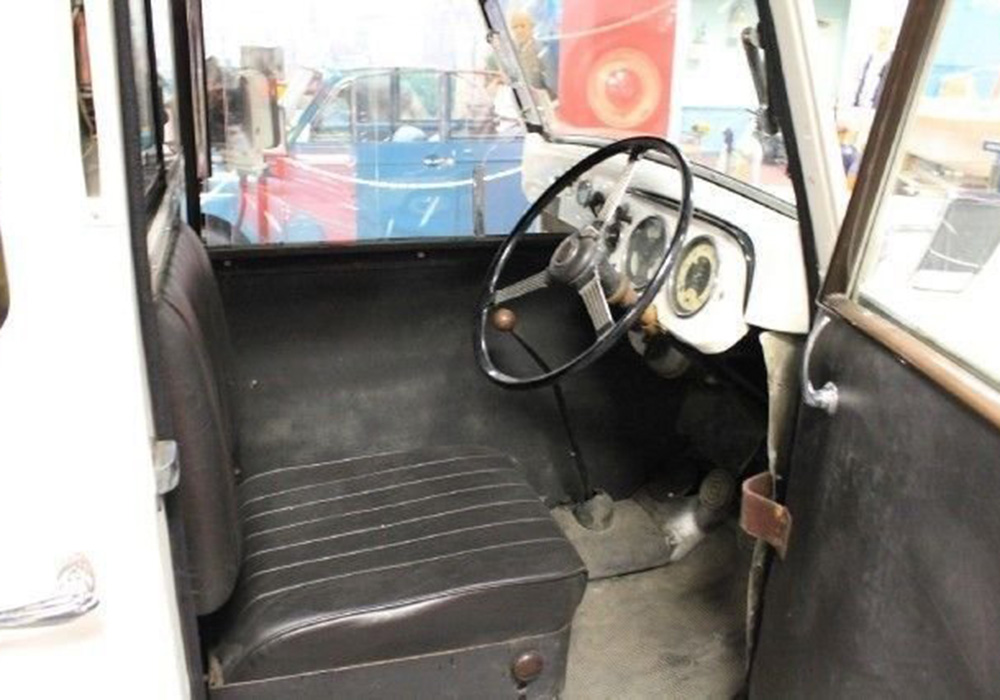 17th Image of a 1949 AUSTIN FX3