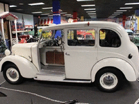 Image 10 of 33 of a 1949 AUSTIN FX3