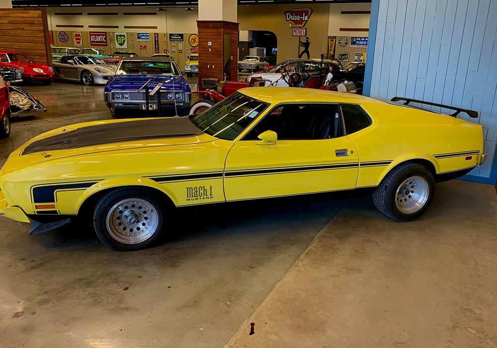 2nd Image of a 1973 FORD MUSTANG