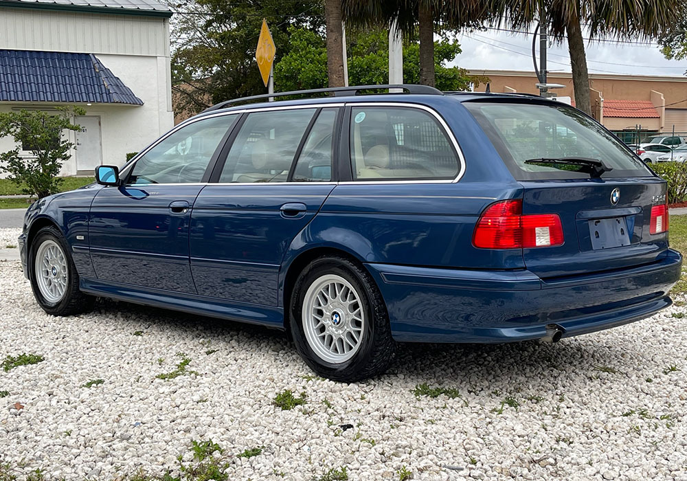 3rd Image of a 2002 BMW 5 SERIES 525I