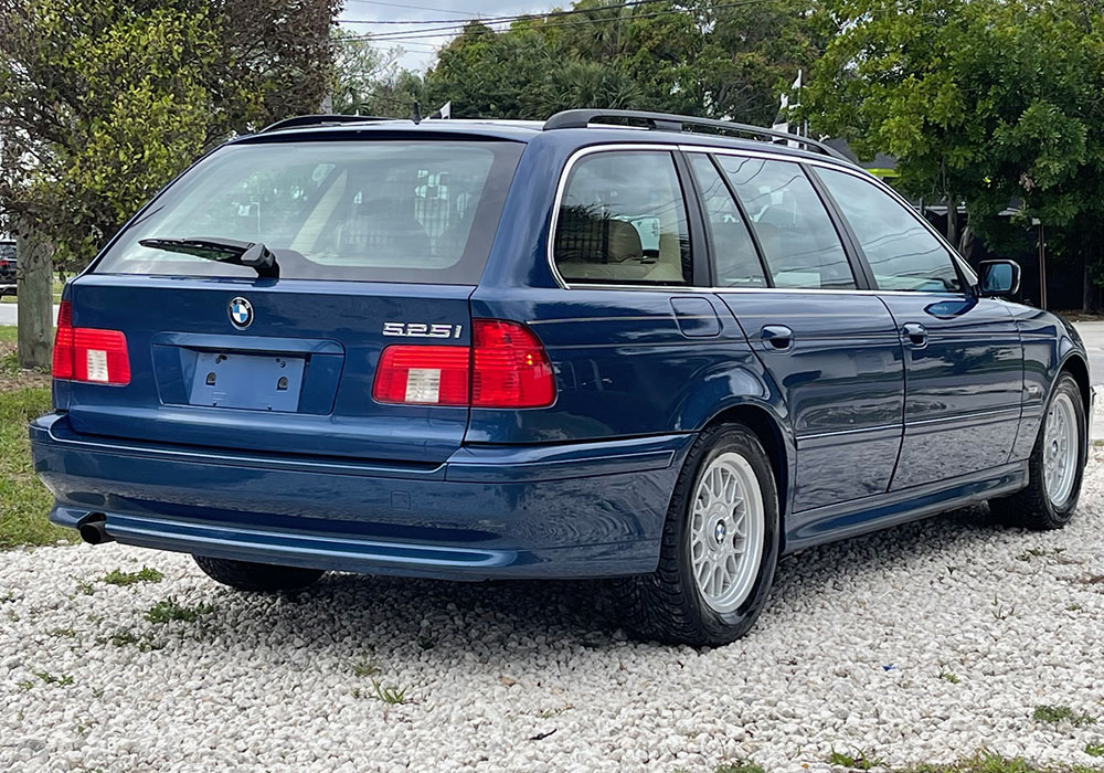 4th Image of a 2002 BMW 5 SERIES 525I